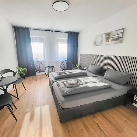 Alfa 4zw Lage Berliner Platz Max 8 Personen Netflix Kueche Wm L 4br 7 Beds 8 People L Fully Equipped Kitchen & Bathroom شقة شتوتغارت