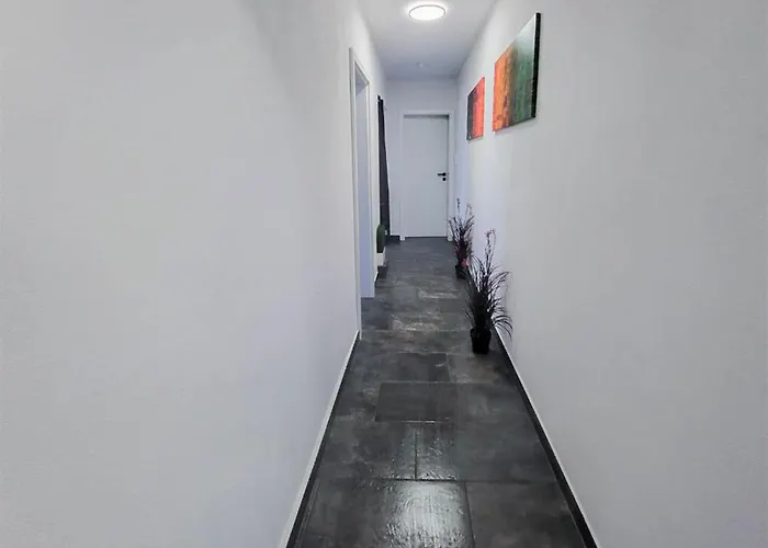 Alfa 4zw Lage Berliner Platz Max 8 Personen Netflix Kueche Wm L 4br 7 Beds 8 People L Fully Equipped Kitchen & Bathroom شتوتغارت