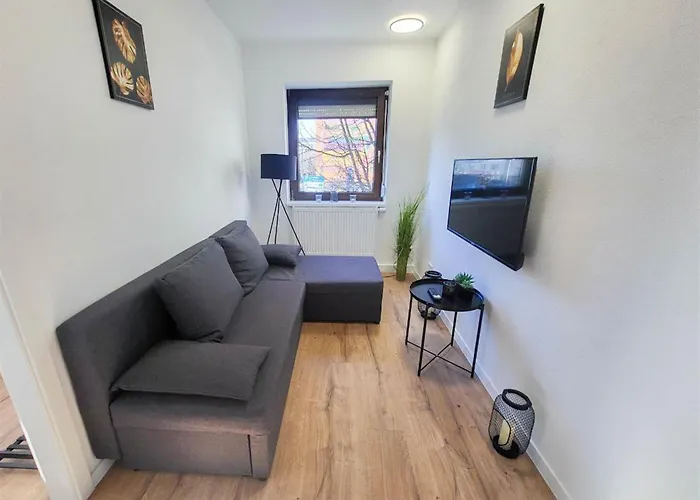 Alfa 4zw Lage Berliner Platz Max 8 Personen Netflix Kueche Wm L 4br 7 Beds 8 People L Fully Equipped Kitchen & Bathroom شتوتغارت