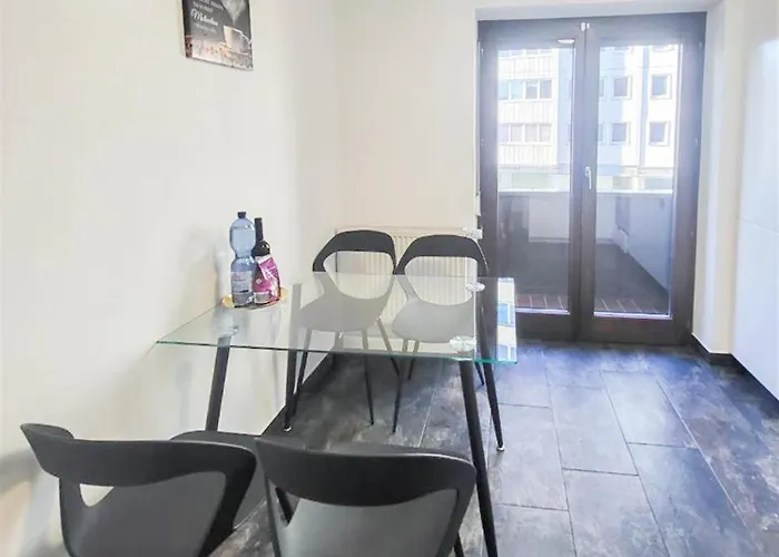 Alfa 4zw Lage Berliner Platz Max 8 Personen Netflix Kueche Wm L 4br 7 Beds 8 People L Fully Equipped Kitchen & Bathroom شتوتغارت