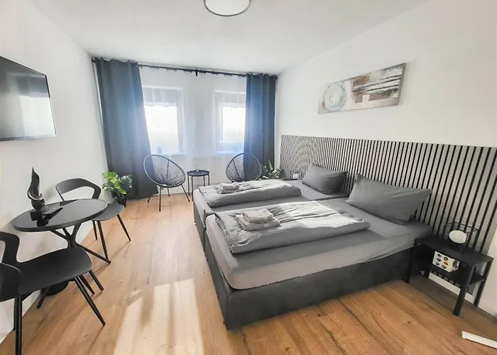 Alfa 4zw Lage Berliner Platz Max 8 Personen Netflix Kueche Wm L 4br 7 Beds 8 People L Fully Equipped Kitchen & Bathroom شقة شتوتغارت