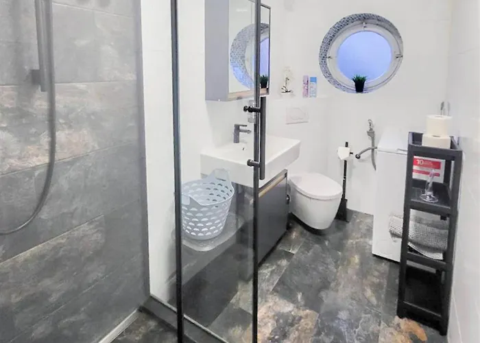 شقة Alfa 4zw Lage Berliner Platz Max 8 Personen Netflix Kueche Wm L 4br 7 Beds 8 People L Fully Equipped Kitchen & Bathroom