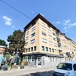 Alfa 4zw Lage Berliner Platz Max 8 Personen Netflix Kueche Wm L 4br 7 Beds 8 People L Fully Equipped Kitchen & Bathroom *