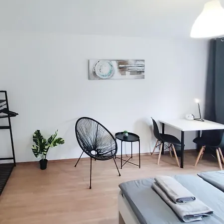 アパート Alfa 4zw Lage Berliner Platz Max 8 Personen Netflix Kueche Wm L 4br 7 Beds 8 People L Fully Equipped Kitchen & Bathroom *