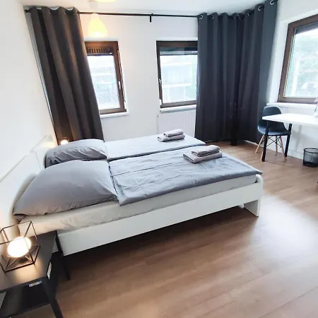 Alfa 4zw Lage Berliner Platz Max 8 Personen Netflix Kueche Wm L 4br 7 Beds 8 People L Fully Equipped Kitchen & Bathroom アパート シュトゥットガルト