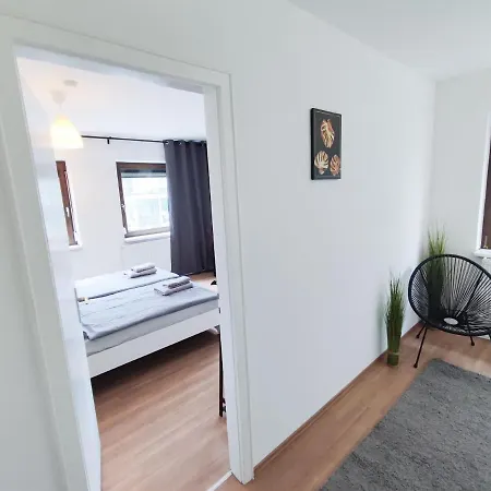 Alfa 4zw Lage Berliner Platz Max 8 Personen Netflix Kueche Wm L 4br 7 Beds 8 People L Fully Equipped Kitchen & Bathroom *