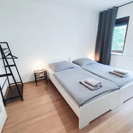 Alfa 4zw Lage Berliner Platz Max 8 Personen Netflix Kueche Wm L 4br 7 Beds 8 People L Fully Equipped Kitchen & Bathroom Apartamento *