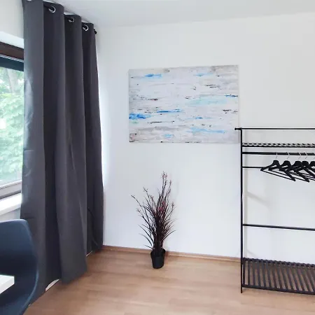 Alfa 4zw Lage Berliner Platz Max 8 Personen Netflix Kueche Wm L 4br 7 Beds 8 People L Fully Equipped Kitchen & Bathroom *