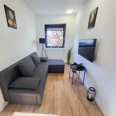 Alfa 4zw Lage Berliner Platz Max 8 Personen Netflix Kueche Wm L 4br 7 Beds 8 People L Fully Equipped Kitchen & Bathroom Штутгарт