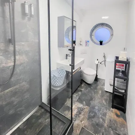 Апартаменты Alfa 4zw Lage Berliner Platz Max 8 Personen Netflix Kueche Wm L 4br 7 Beds 8 People L Fully Equipped Kitchen & Bathroom