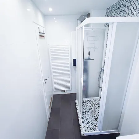 Alfa 4zw Lage Berliner Platz Max 8 Personen Netflix Kueche Wm L 4br 7 Beds 8 People L Fully Equipped Kitchen & Bathroom *