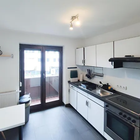 Alfa 4zw Lage Berliner Platz Max 8 Personen Netflix Kueche Wm L 4br 7 Beds 8 People L Fully Equipped Kitchen & Bathroom * 斯图加特
