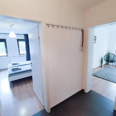 Alfa 4zw Lage Berliner Platz Max 8 Personen Netflix Kueche Wm L 4br 7 Beds 8 People L Fully Equipped Kitchen & Bathroom 斯图加特