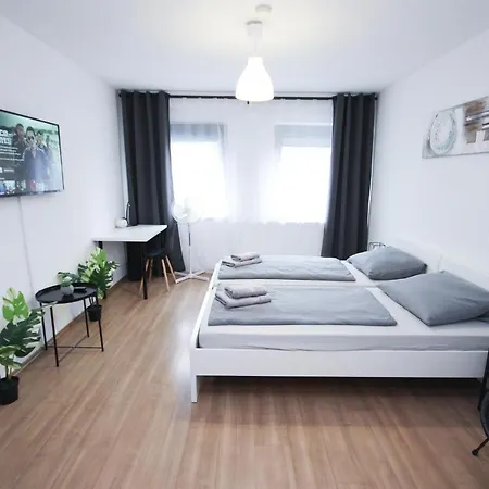 Alfa 4zw Lage Berliner Platz Max 8 Personen Netflix Kueche Wm L 4br 7 Beds 8 People L Fully Equipped Kitchen & Bathroom 斯图加特