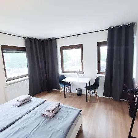 Alfa 4zw Lage Berliner Platz Max 8 Personen Netflix Kueche Wm L 4br 7 Beds 8 People L Fully Equipped Kitchen & Bathroom