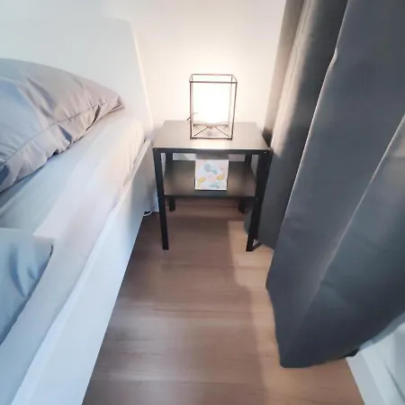 Alfa 4zw Lage Berliner Platz Max 8 Personen Netflix Kueche Wm L 4br 7 Beds 8 People L Fully Equipped Kitchen & Bathroom